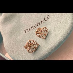 TIFFANY & Co: Olive Leaf Heart Earrings (BRAND NEW
